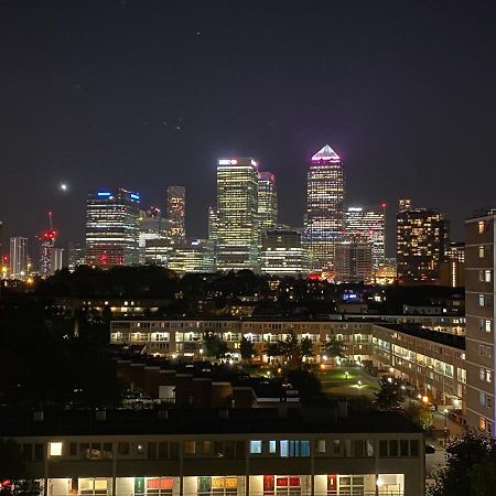 Bedroom With An Office Desk In A Shared 2 Bedroom Flat Near Canary Wharf London Luaran gambar