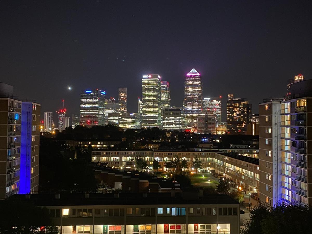 Bedroom With An Office Desk In A Shared 2 Bedroom Flat Near Canary Wharf London Luaran gambar